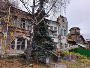 Кимры, особняк Теплова и дом Жардецкого (на заднем плане)